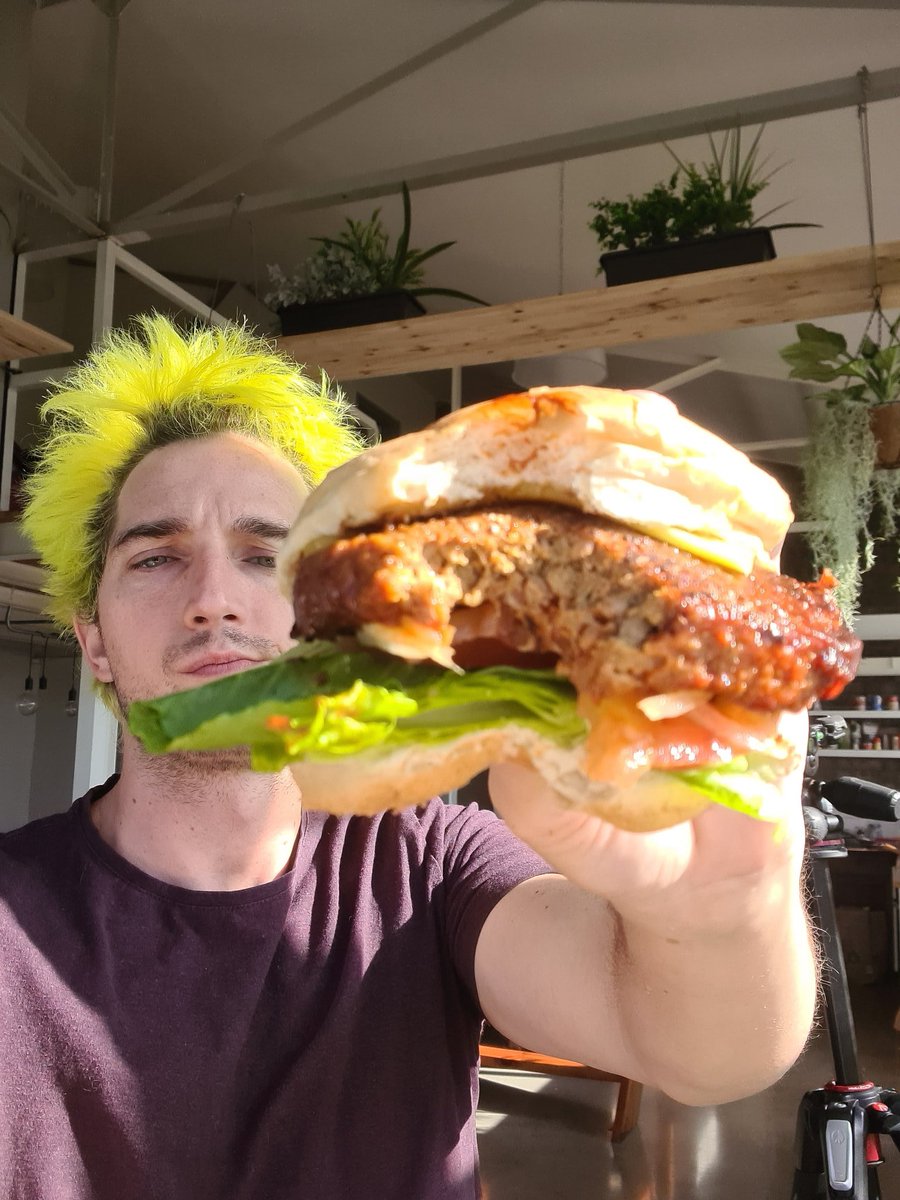 GrantHinds's tweet photo. The @FrysFamily Big Fry Burger is flipping good! Made a video on my Instagram where I basted it. So good.👌#beyondtheimpossible #ad https://t.co/Vmqmtf9nIi