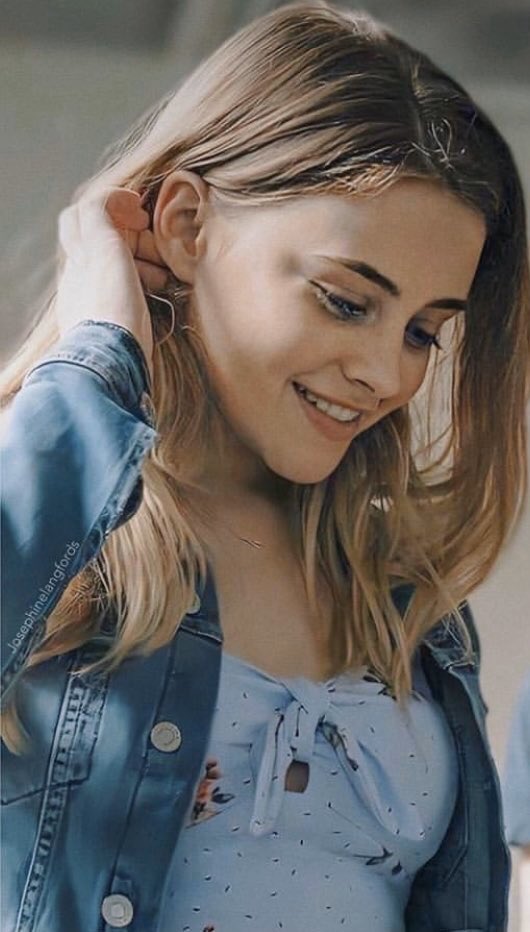 Let’s start with the woman who carried the whole movie: Josephine Langford. What can I say? She’s the perfect Tessa.  Cannot wait to see her glow up on awc 
