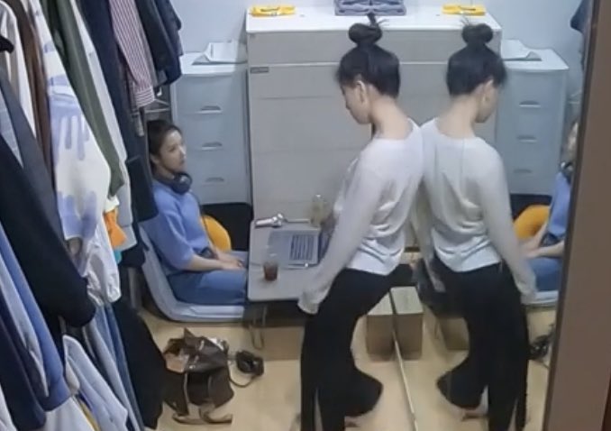 학원한번만더빠지면
엄마가어떻게한다고했어
                                          픈쁫능드그..
또박또박말안해
                                          폰 뺏는다구 ..