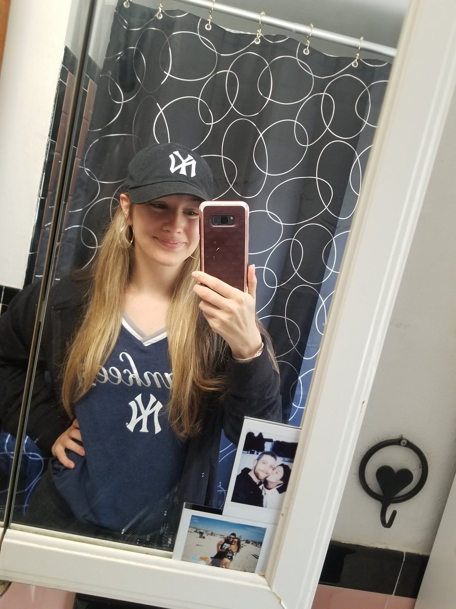 moorewithmadi's tweet photo. Day 2 of #hwspiritweek! Today's lewk: sports team spirit. (do not hate me PA friends I couldn't find any Eagles gear #gobirds) https://t.co/0E7mXfzGDZ