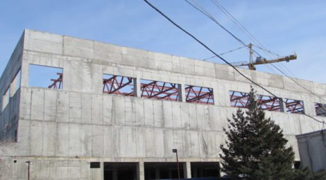 Спортивный историк/журналист Андрей Кропотин сообщает, что в строящемся ледовом дворце вместо второй ледовой площадки будет баскетбольный зал. 

Кому верить? Конечно, с 🏀 площадками в городе проблема, но лёд нужнее. 

<a href="/minsport63/">МинСпорт СО</a>
@SeliaevK
kropotin.n9k.ru/2020/05/19/нов…