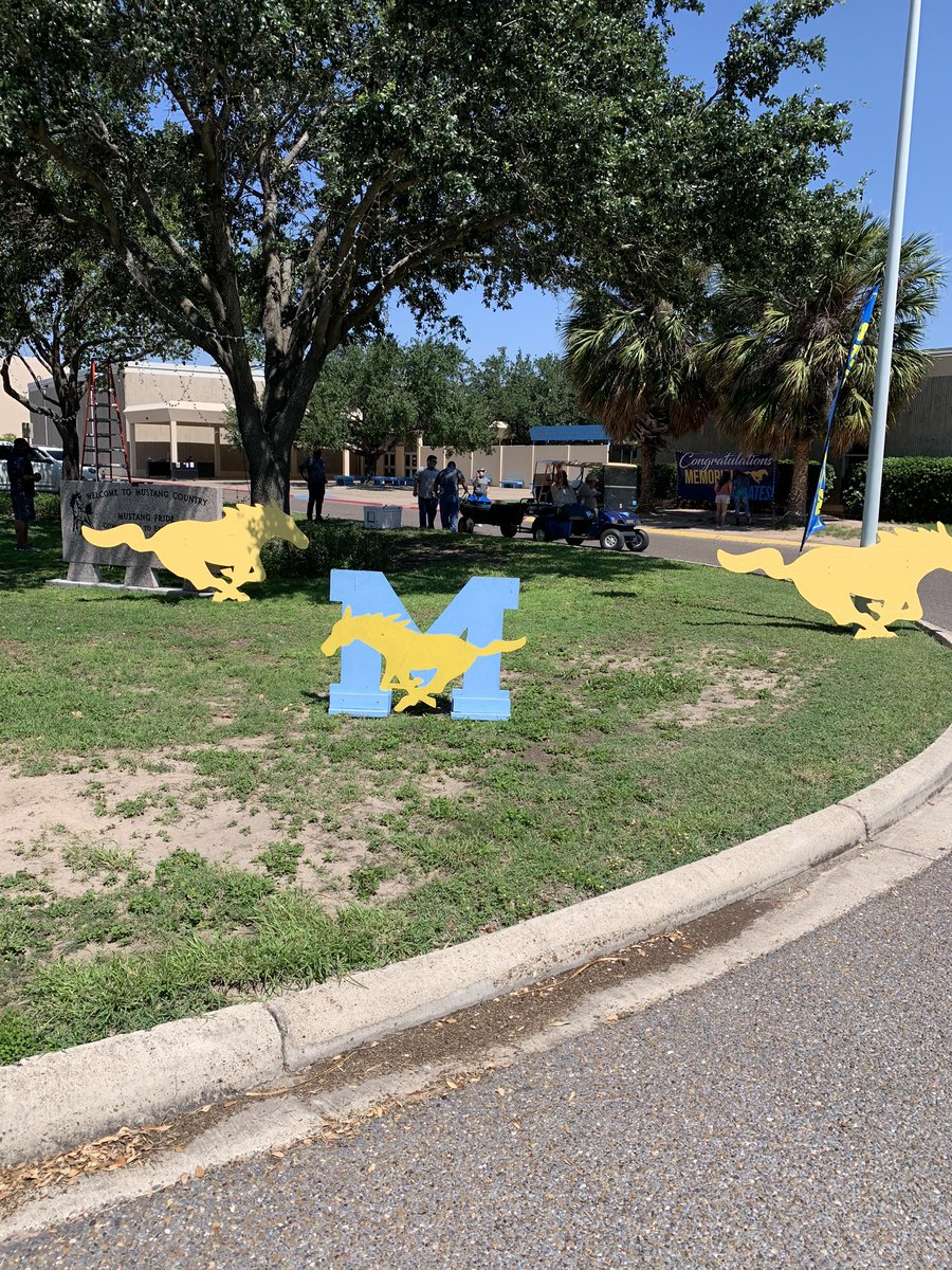 ramjrcastillo's tweet photo. Mustang Seniors don’t forget the Spirit Drive tonight that starts 7:30 till 9pm. Yard signs and Regalia will be passed out. Don’t forget to decorate your vehicles and show your senior spirit. Everyone is working hard to make this event memorable and festive. @Pride_Mustangs https://t.co/sWk1jgASMC