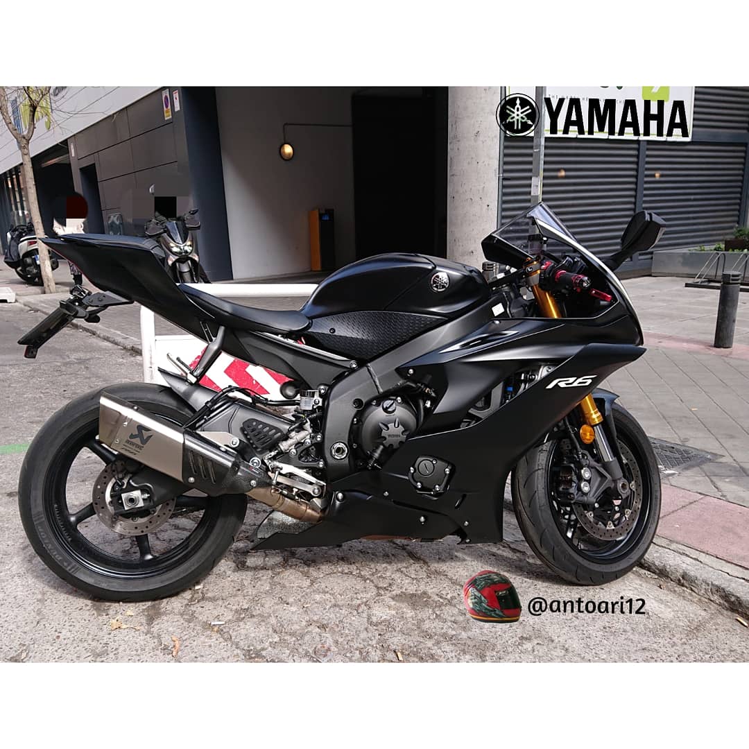 antoari12's tweet photo. Motos en la calle-48 #2020PrimaveraMadrid 🌦️ Bikes on the street-48 #2020SpringMadrid 🌞 #bikes #Yamaha #Yamahabikes #R1 #YamahaR1#Bikes #bikes4life #bikesonthestreets #Motosenlacalle #ilovebikes #ilikebikes #streetbikes #bikesofinstagram #instabikes #bikespassion 😀👊✊🏍☁️☁️☁️ https://t.co/3SGoGFQQ6Y
