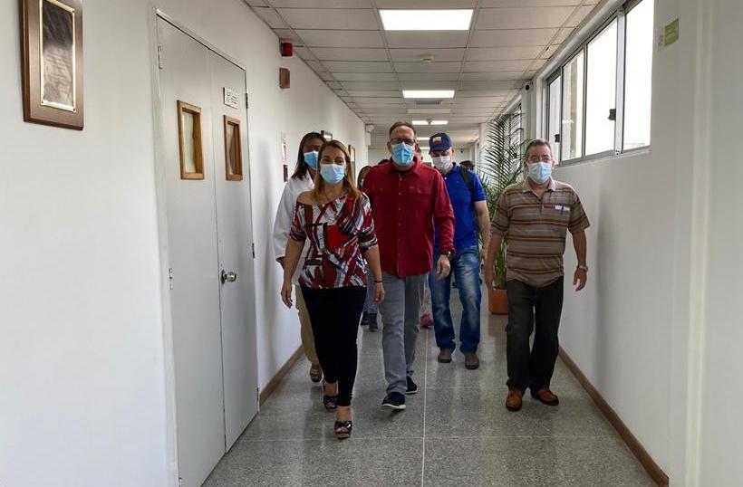IAIM_VE's tweet photo. (1/3) #InfoIAIM || Sector aéreo respalda la lucha contra el Covid-19 que lidera el Pdte @NicolasMaduro. #IAIM e #INAC contribuyen con la recuperación de la infraestructura del Centro Nacional de Genética Médica, donde se procesarán los diagnósticos en sangre del virus en el país https://t.co/daqSP1vIhi
