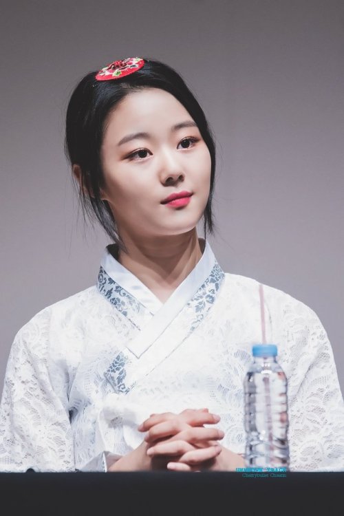 giirlgrouplooks's tweet photo. cherry bullet ; chaerin https://t.co/1SjZmNwD2P
