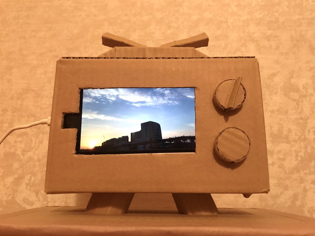 テレビ型スマホ台 テレビ型スマホ台