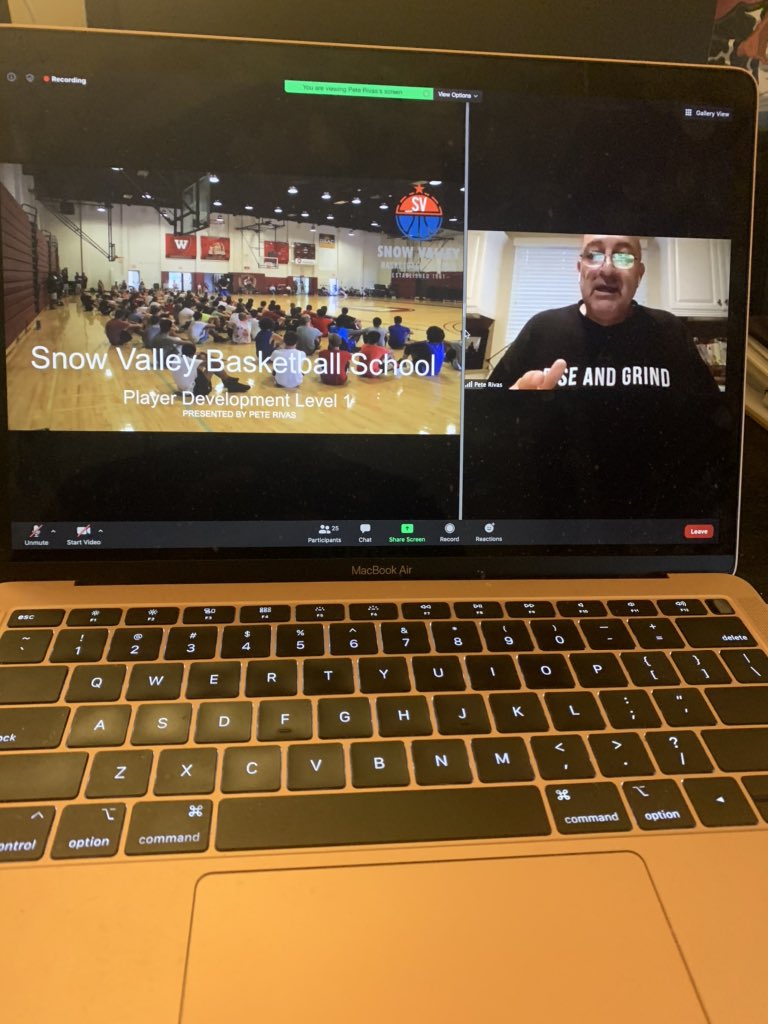 BasketballSnow's tweet photo. Day 2 of #snowvalleybasketball #tsfactory #japanesecoachingclinic #level1 with @TheWorksAcademy #peterivas speaking #footwork #shootingbase #basketballbasics #rise #grind #sharingthegame https://t.co/cBQbfVq28Z