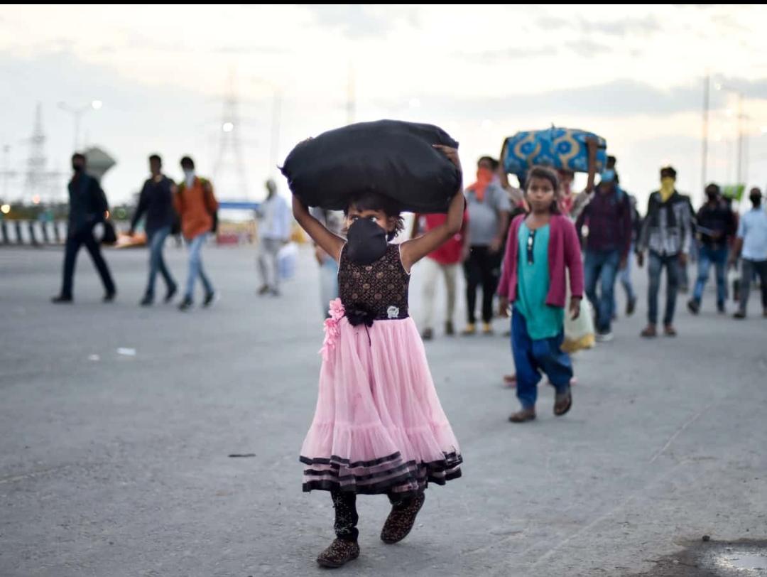 tacqdn's tweet image. نگر ہوجائے گا ویران سارا
 اسے روکو وہ ہجرت کر رہا ہے...
Nagar ho jaega Veeran Sara 
Use roko Wo Hijrat kar raha hai...
#PrayaForMigrants #HelpMigrants #AllahTheHealer #Humanity