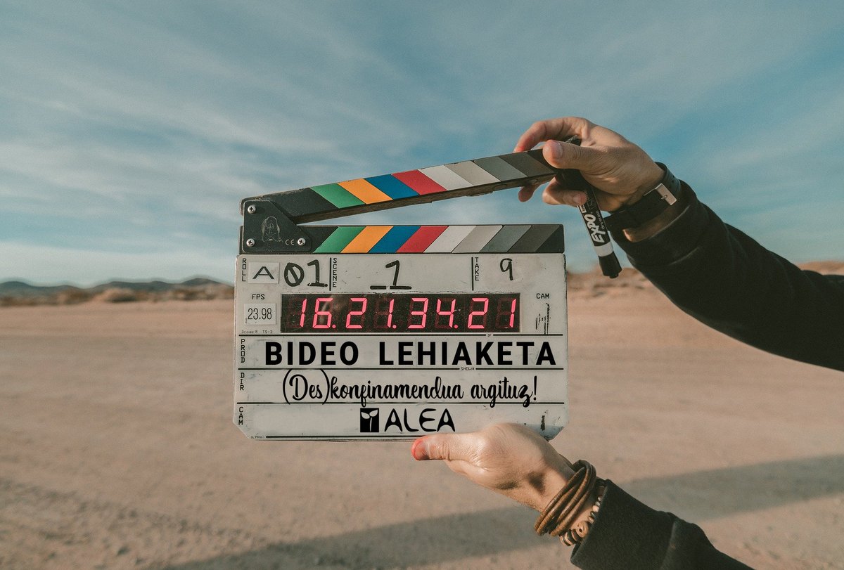 ArabakoALEA's tweet photo. 🎥💡🎞 [BIDEO LEHIAKETA] Maiatzaren 19tik ekainaren 12ra, #DesKonfinamenduaArgituz lehiaketa antolatuko dugu ALEAn.

🏆 Bi sari banatuko ditugu irabazleen artean: 🧺 @Errigora-ko saski bat eta 📷 #GoPro motako kamera bat.

✍🏽 Animatu eta parte hartu! ⏭️ https://t.co/zQOTuKTfqJ https://t.co/qED1ducby8
