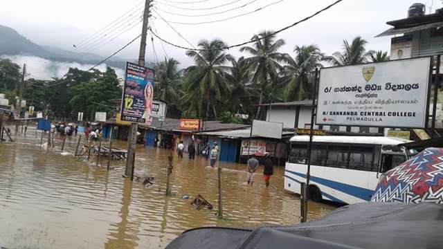 IHSANKALPITIYA's tweet photo. #flood in Kahawatta and Palmadulla in #Rathnapura district today via @sarvodayalanka #SLMonsoons #WeatherSL https://t.co/iNHUyJpaIr