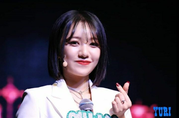 EpisodeBR's tweet photo. 🥳] Hoje, ao 12:00 será aniversário da Yena na Coreia! Vamos parabenizar ela através do Twitter e Instagram com mensagens de carinho 💖 Ajudaremos a subir as seguintes hashtags:

#/OurSunlightYena 
#/HappyBirthdayYena 

Vamos fazer momentos especiais! https://t.co/f2BTFBf987