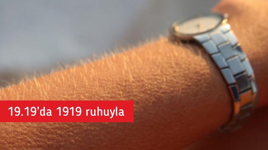 19.19’DA, 1919 RUHUYLA tüm sesler birleşiyoruz. Tek yürek, İstiklal Marşımızı okuyoruz. Yaşama enerjisiyle dolu 83 milyon, Milli Mücadelenin başladığı 19 Mayıs 1919’un yeniden diriliş ruhunu günümüze taşıyoruz. Bu ruh, salgına karşı mücadele ve yeni hayat için de bize güç versin.