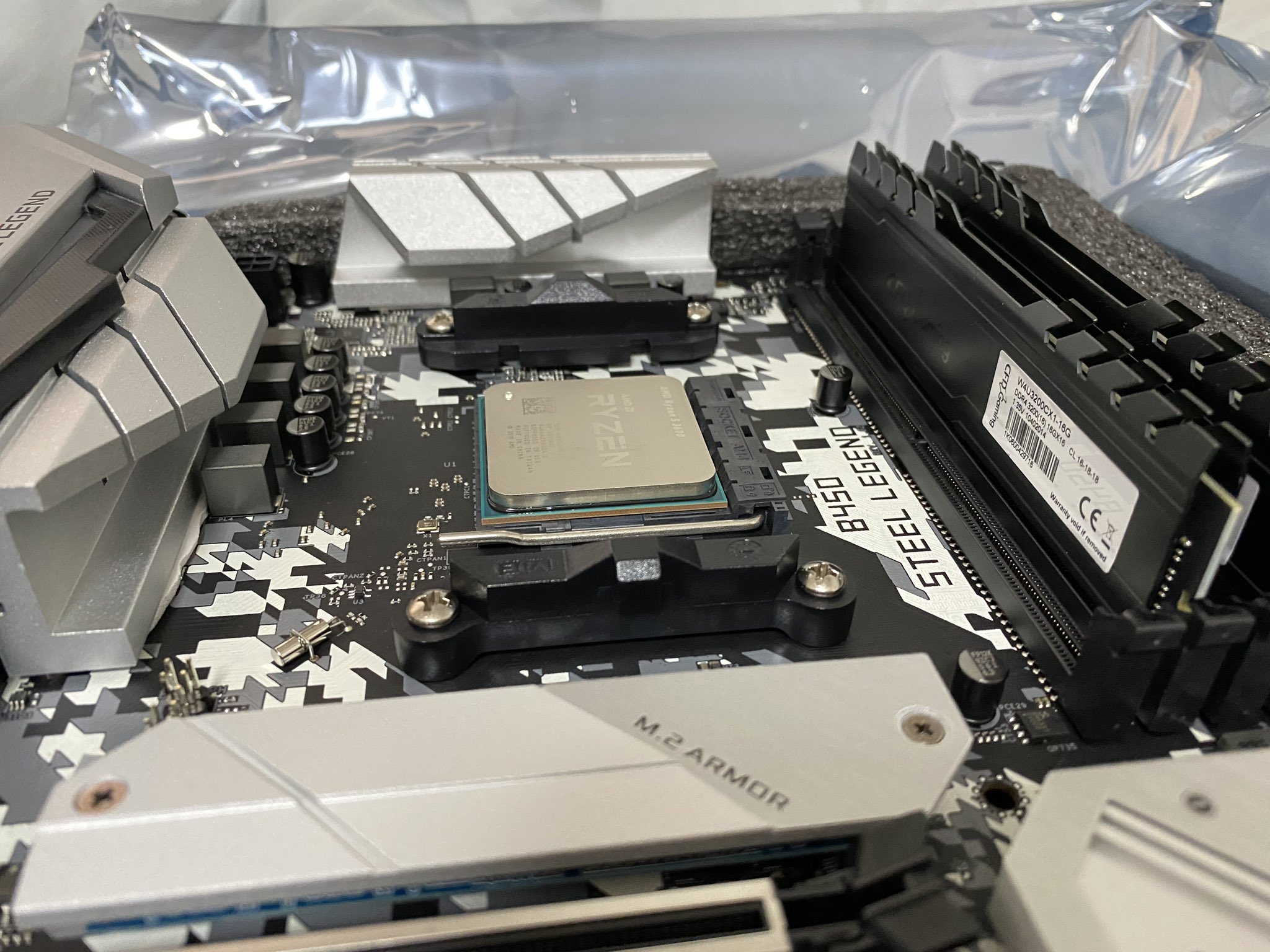 クック On Twitter Asrock B450 Steel Legend Ryzen 5 3600着弾 初ryzen 初asrockです 最初起動してbiosの設定いじったら起動しなくなって焦ったけど 人生初のcmosクリアで復活 そして猫グリス 01r はやっぱり塗りやすい Https T Co Urtyuze2oe