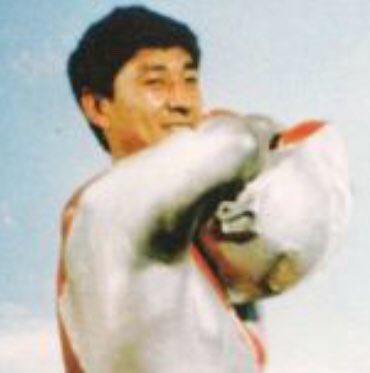 umaokmoto's tweet photo. @tensame 鮫順さんのAタイプ、カッコイイですね
あのしわ倉方さんが、ハンガーに掛けてた説より、やっぱこの押し付けられたりアゴを持ってたストレスだと思います。 https://t.co/gHQA28nv4k