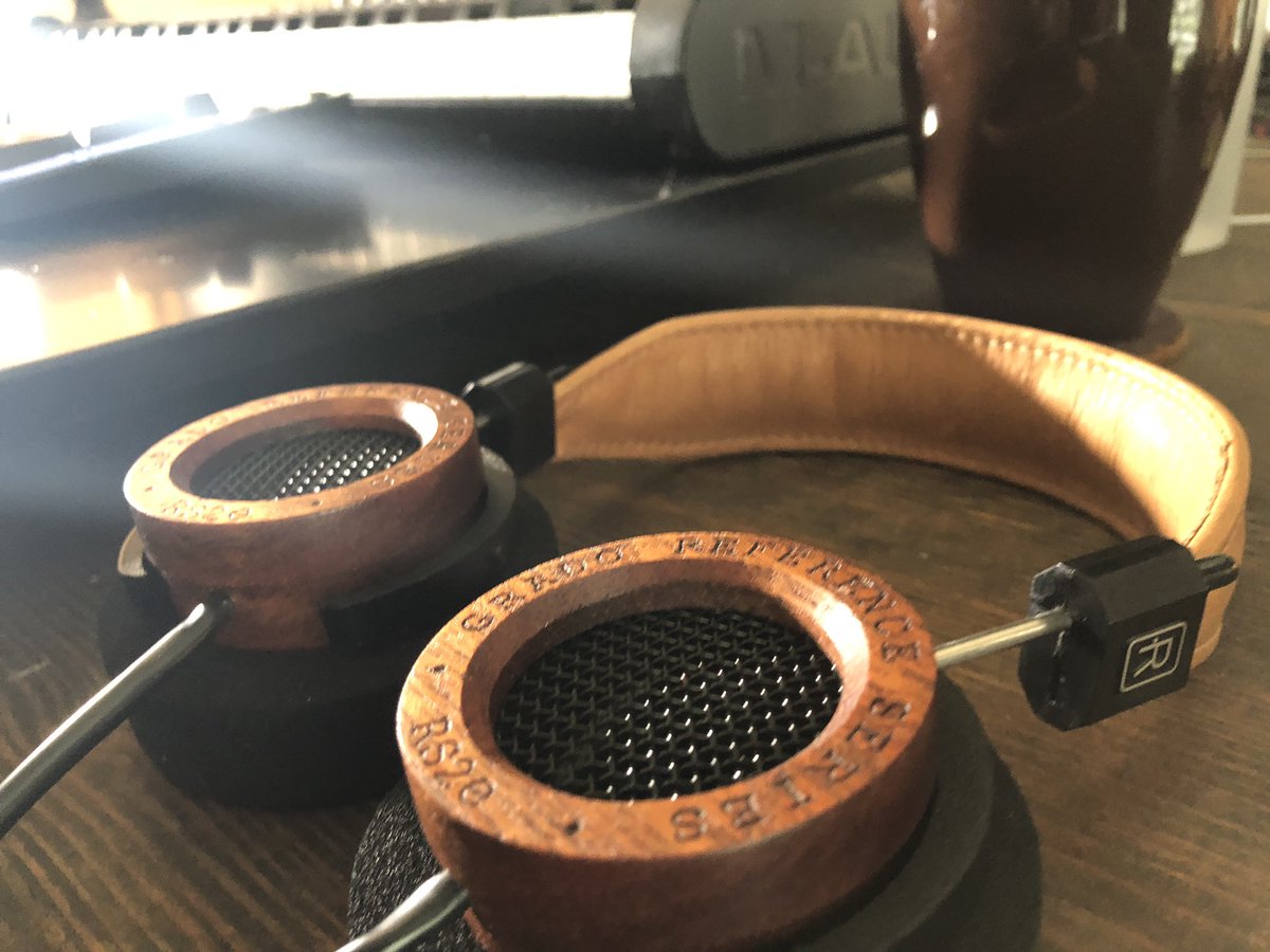 To say I’m excited to add these wooden @Grado RS2e open-back headphones to my studio is a vast understatement. Just ask my wife...I can’t shut up about these 😅

#hifi #gradolabs #studiogear #audiophile #musiccomposer #musicproducer #musicstudio