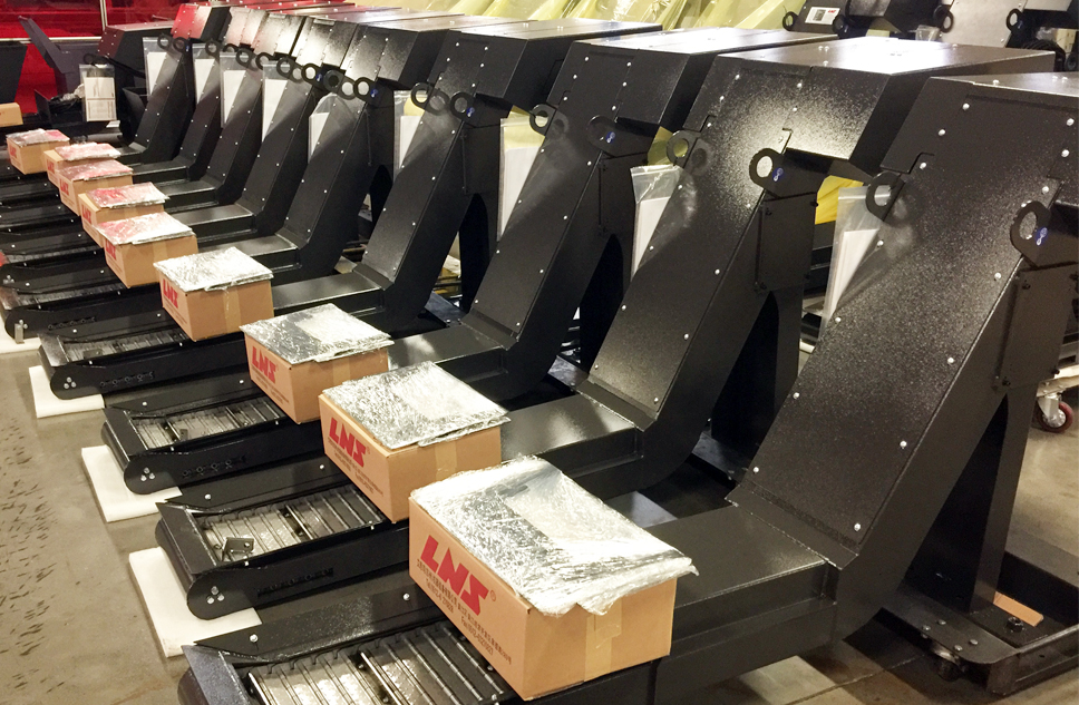 LNSnorthamerica's tweet photo. A filtering #chipconveyor that enables machining a wide range of materials, extends coolant and tool life and eliminates costly backups that interrupt production improves the bottom line of any #cnc shop. Read more - https://t.co/kkqfUnfhpq https://t.co/H5WcMJCwLk