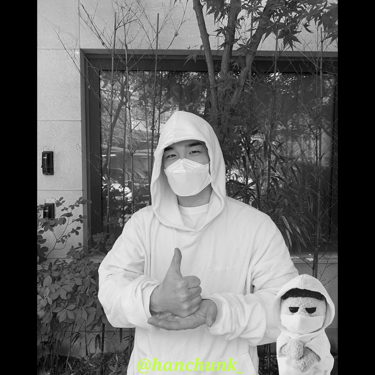 hanchunk_'s tweet photo. 🌞YB &amp; BK🐻
#덕분에챌린지

#bigbang #taeyang #sol #태양 #동영배 #ヨンベ #テヤン #youngbae #bebekuma #べべくま
#ぬい撮り #ぬいぐるみ #stuffedanimal #teddybear https://t.co/ozEn9xe7l0