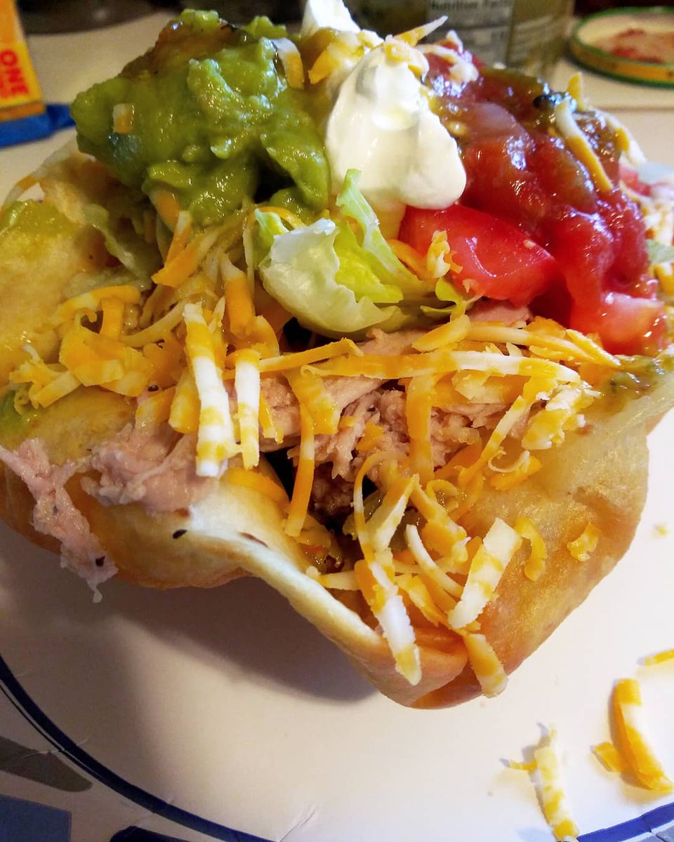 Made pork tostada's with my mom and it was so yummy I can't stop thinking about it 😁😋🤤 #food #foodporn #foodphotography #tostadas #stoner