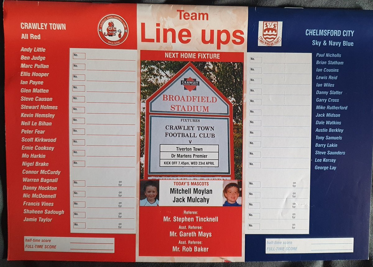robtheobserver1's tweet photo. @NonLgeProgs @NonLeagueCrowd #CProgs A couple from @crawleytown on their rise up the pyramid not long after moving to the Broadfield Stadium. https://t.co/rrMRUbzpx7
