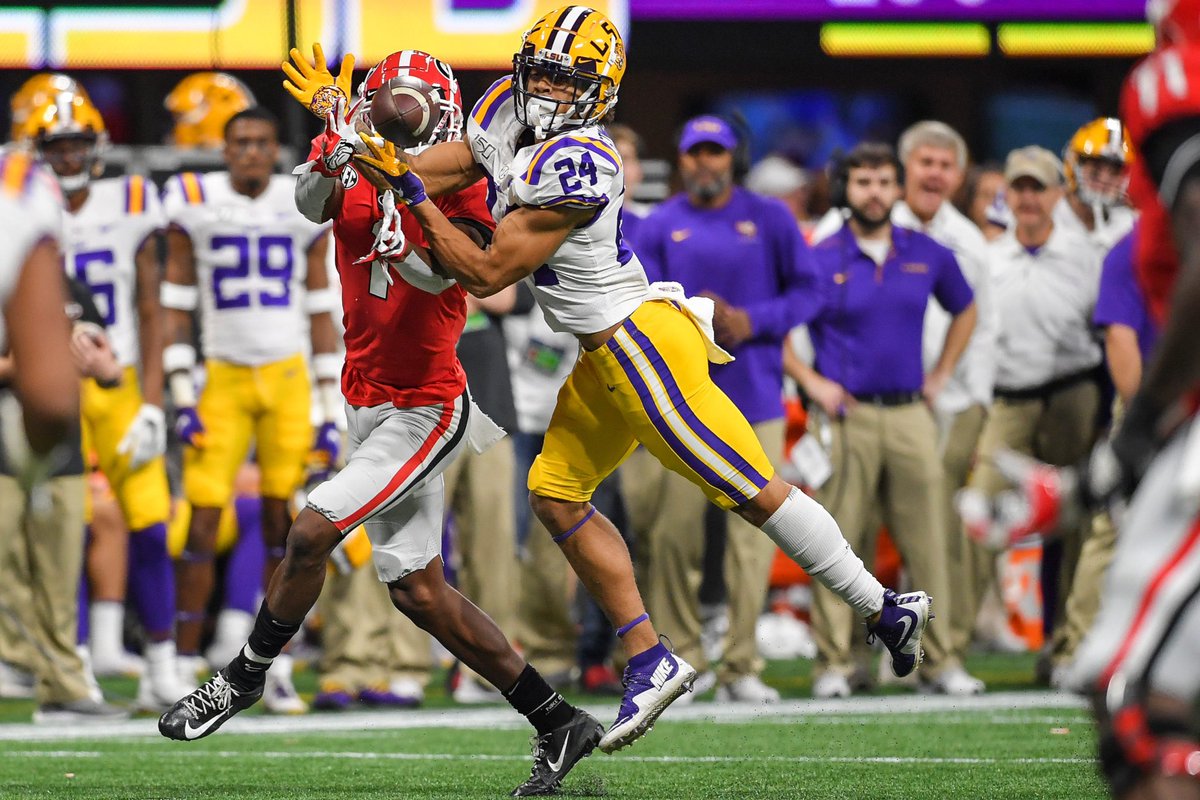 BraxtonMyers_'s tweet photo. #AGTG Blessed To Receive An⭕️ffer From The Louisiana State University  @LSUCoachRaymond
@coach_Edorgeron
#GeauxTigers  🐯🐯
 @LSUfootball 
@BALLERSCHOICE1 @SWiltfong247 
@EnloeClemons @OsundeCourtney @elitefootballac @FlightSkillz @CoachWilliamsII @Teaguefootball  #COACHMIL https://t.co/7wogBNPtzR