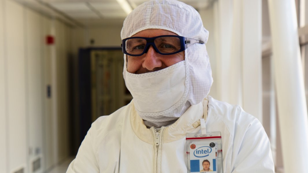 Intel_IRL's tweet image. Meet Kevin Reilly, a Fab 24 employee who completed over 30 ergonomic improvements across a number of different toolsets in the factory. 

To coincide with World Day for Safety &amp;amp; Health at Work Kevin was recently honored as an Intel Safety Star. #SHWDay
newsroom.intel.ie/news-releases/…