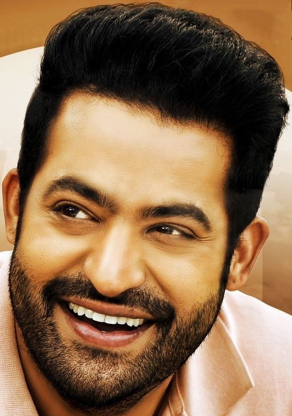 TeluguBroHere's tweet photo. ఆ నవ్వు 🙏🙏🙏❤️❤️❤️🌹🌹
#HappyBirthdayNTR https://t.co/gmOGR7DYJB