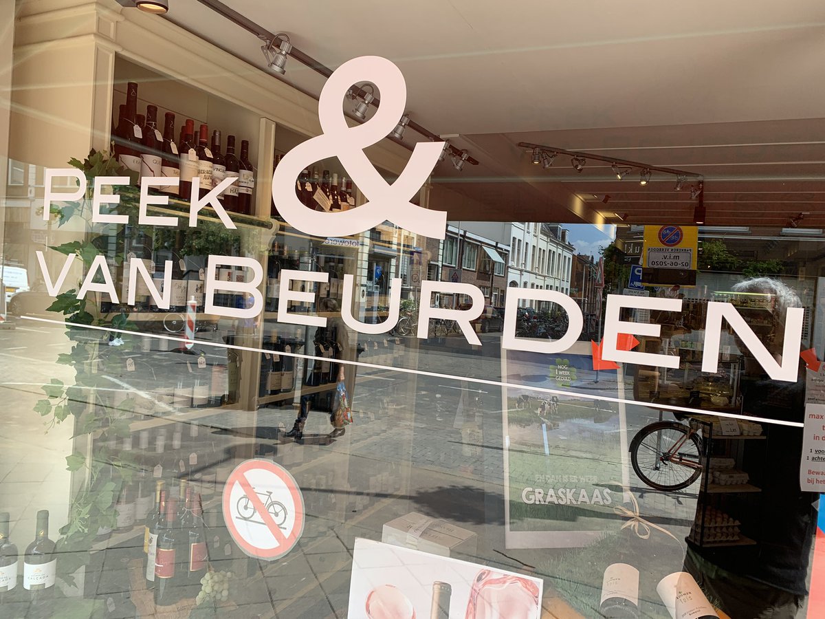P_Michielsen's tweet photo. Dag 5 #ondernemerschallenge lunch gekocht bij #PeekEnVanBeurden op de Nachtegaalstraat. De kaas croissantjes en vooral het gehaktbrood zijn al jaren favoriet thuis! https://t.co/dg2EiarwKW