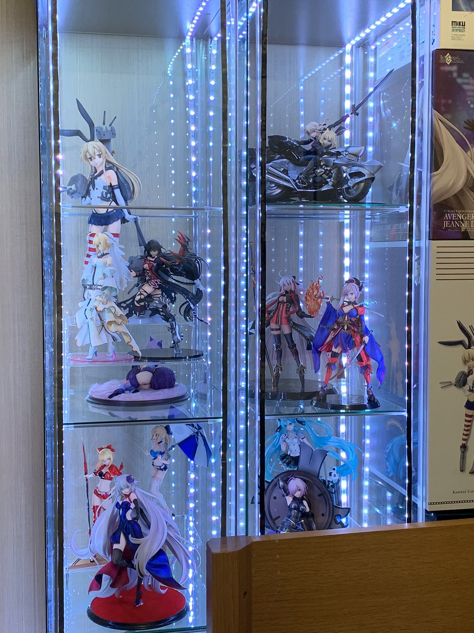 Asuka 今日はフィギュアケース と 台座の紹介 フィギュアケースを安く買うのであればikeaのデトルフ 台座には無印良品のアクリル仕切棚がおすすめ デトルフ 台座 T Co Xv81fcktoi Twitter