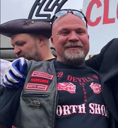 8/ Directly behind Morrissey is Super Happy Fun America President John Hugo (tricorner hat, like a nerd), who organized the August 2019 Straight Pride Parade and the recent Reopen protests in MA.Hugo doesn't seem bothered by organizing with open neo-Nazis like Morrissey.
