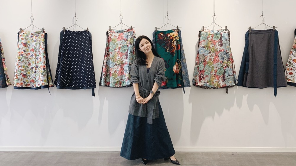 JapanGov's tweet image. #MeetTheChangemakers: OKOCHI Aika, Designer, Founder &amp;amp; CEO of Dodici, crafts contemporary fashion from kimono textiles. To help fight #COVID19, she now designs reusable masks with modern textiles woven in Kyoto’s 1,000 year-old #nishijinori tradition. #Renacnatta #Sustainability