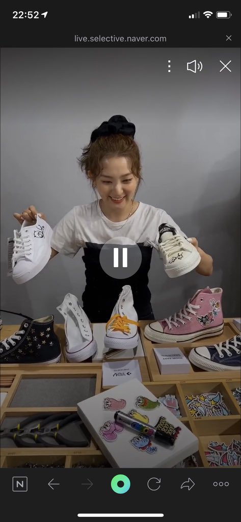 litdefsoul's tweet photo. Why does #SeulgiXConverse live stream looks like GOT7’s #EveryDate?? 😍 https://t.co/BU4VsZuDr4