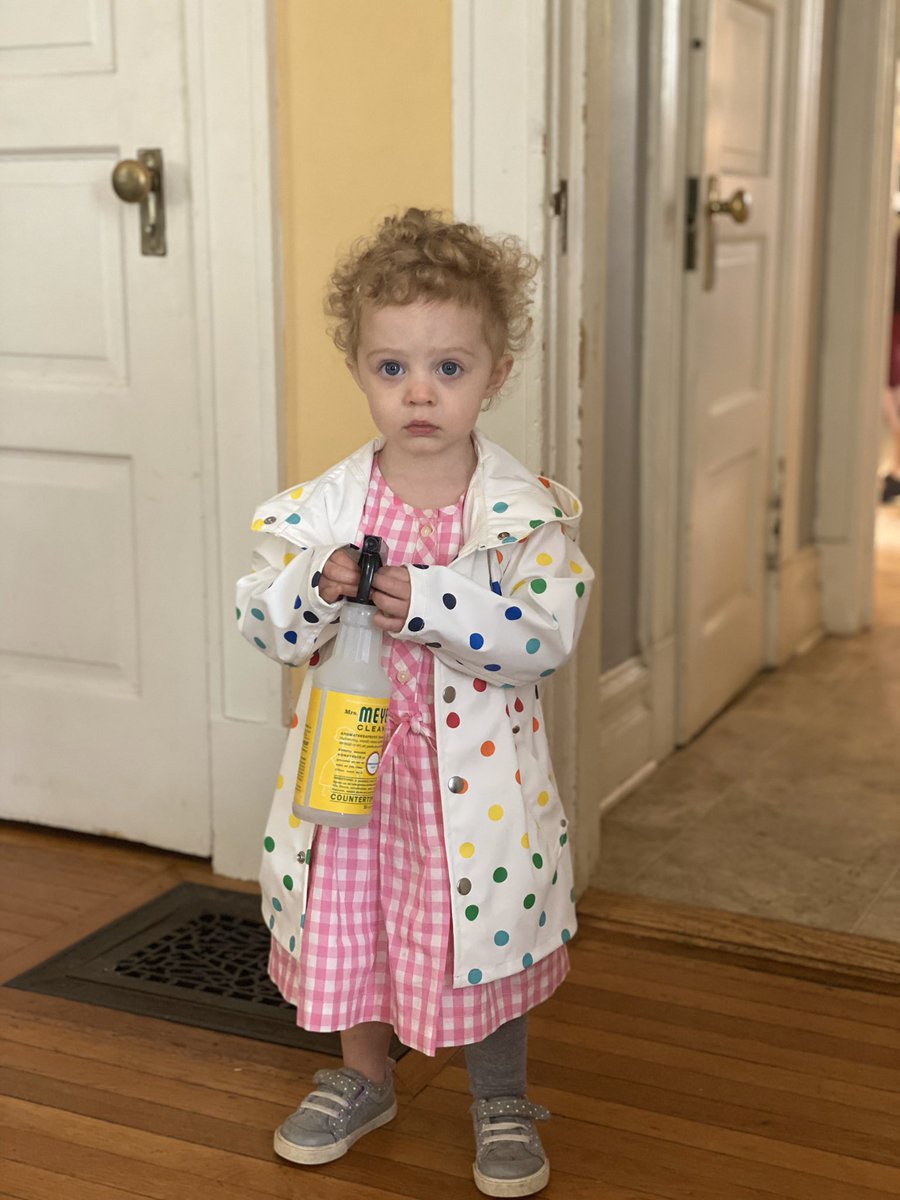tracycgold's tweet photo. Hired a housekeeper https://t.co/VoDJxvpaLB