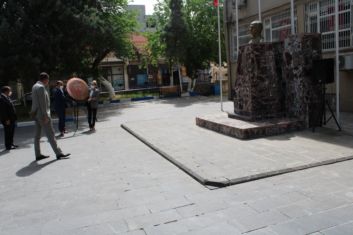 19 Mayıs Atatürk'ü Anma Gençlik ve Spor Bayramı’nın 101. Yıl dönümünü Hükümet Konağında düzenlenen tören ile kutladık.
#19Mayıs Atatürk’ü Anma, Gençlik ve Spor Bayramımız kutlu olsun!
#19MAYIS1919 #GSBGM #AsraSığmayanYolculuk
#1919Ruhuyla #SporcuyuzBiz <a href="/kasapoglu/">Dr. Mehmet Kasapoğlu</a> <a href="/mehbaykan/">Mehmet Baykan</a>