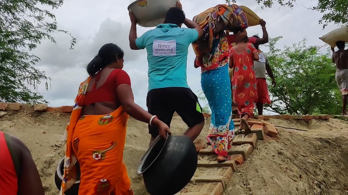 OxfamIndia's tweet photo. Anticipating #CycloneAmphun landfall, evacuation begins in Sagar in South 24 Parganas, West Bengal. One of the areas likely to be worst affected. https://t.co/qTELz2Ia0V