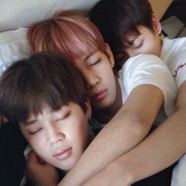taehyung’s cute sleeping habits; a devastating thread 