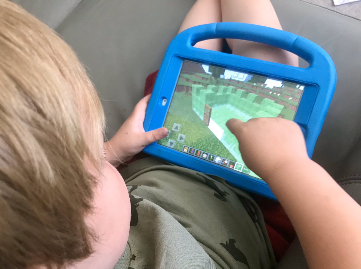 ChiswellSarah's tweet image. Hey @NaveedKingVlogs 5 year old fan making slime block bouncy castle! Your videos are part of our daily lockdown life 🤣🤣 #andperfect