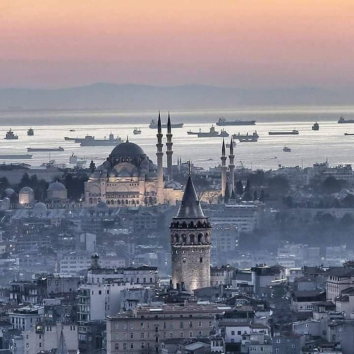 Bin aydan daha hayırlı olan Kadir Gecesi,nin Ülkemize Milletimize ve Tüm İnsanlığa hayırlara vesile olmasını dileriz.