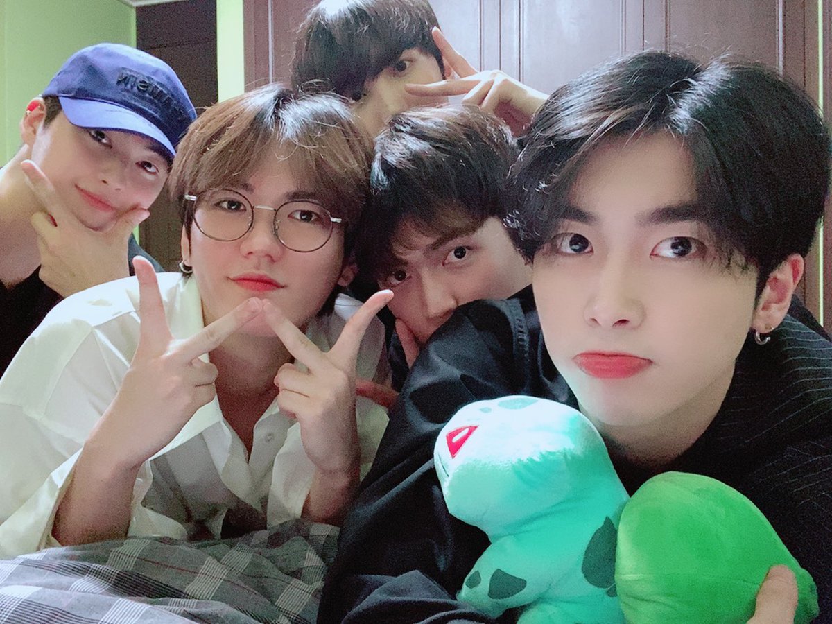 UP10TION's tweet photo. 이쁜 우리 엉아들❤️☺️☺️ #업텐션 #UP10TION https://t.co/eyiyn6edZO