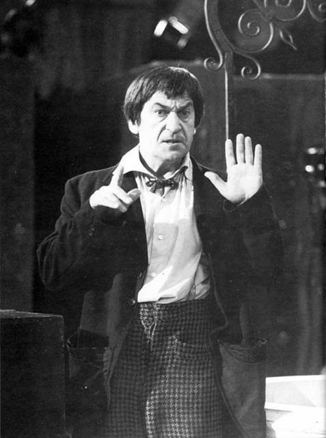  #DoctorWho s5 blu ray cover guess is the fur coat look or maybe the woolly hat from Fury from the Deep. S6 would presumably be the standard Troughton costume.