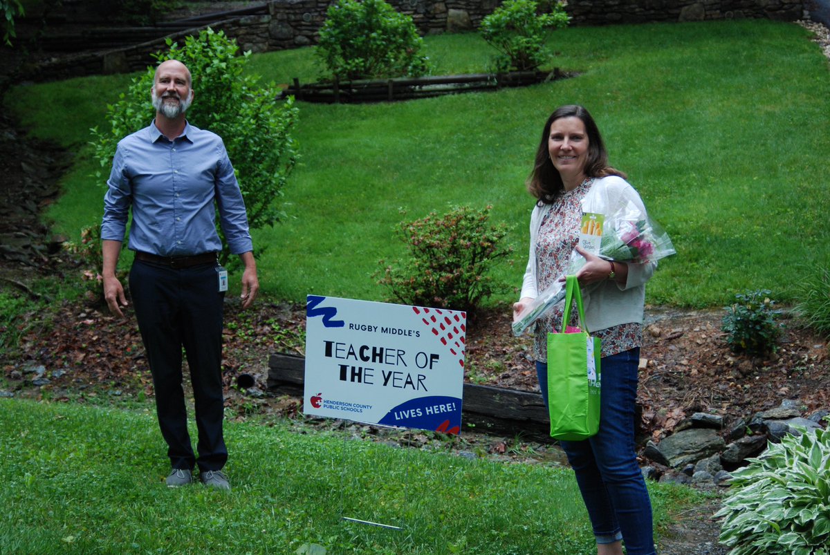 TheRugbyRaider's tweet photo. Congratulations to @TheRugbyRaider Teacher of the Year, Tracey Parker.  The staff enjoyed watching Mr Moore present her with flowers and a sign via Google Meet!  #WeAreRugby https://t.co/Nw7uUuIhuN
