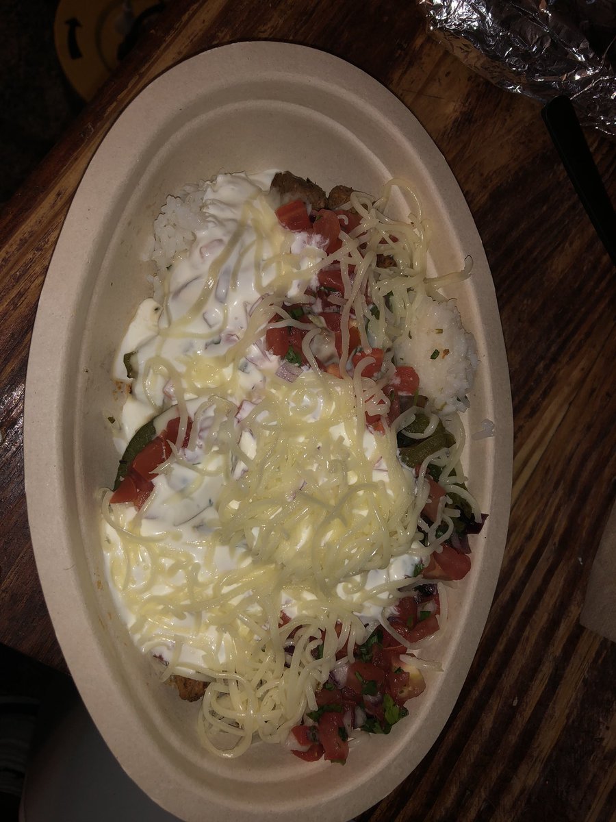 marcusmcclain12's tweet photo. @ChipotleTweets I swear the portions get smaller and smaller everytime😂 I also asked for extra white rice 😂 https://t.co/qb9vgpamSY