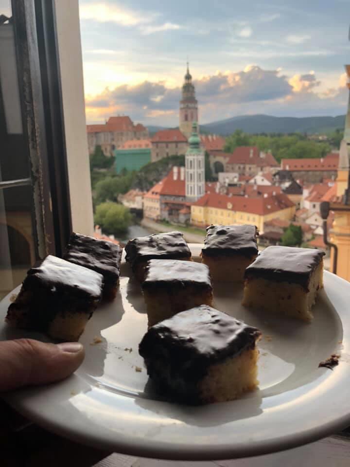 Zeke_BP's tweet photo. Tyhle drobný pozornosti, když přijdeš po celodenním natáčení na hotel. 🖤
#KrumLOVE https://t.co/CoL3SodWYT
