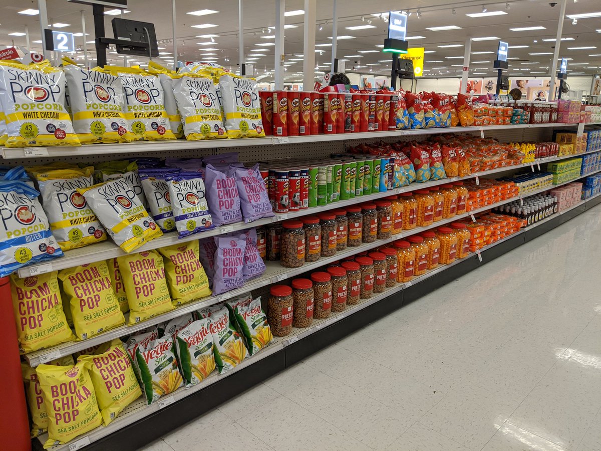 Utilized our holiday guide to make business decisions that will drive big sales for #T1286 going into the holiday weekend! 🇺🇲🦅🌭🍔 #packitout #fillthefloor #hoorayforholidays <a href="/FBDir_Mbanks/">Maceo Banks</a> <a href="/veramay11/">April Bengert</a> <a href="/jamaal_edwards/">Jamaal Edwards</a> @T1286V