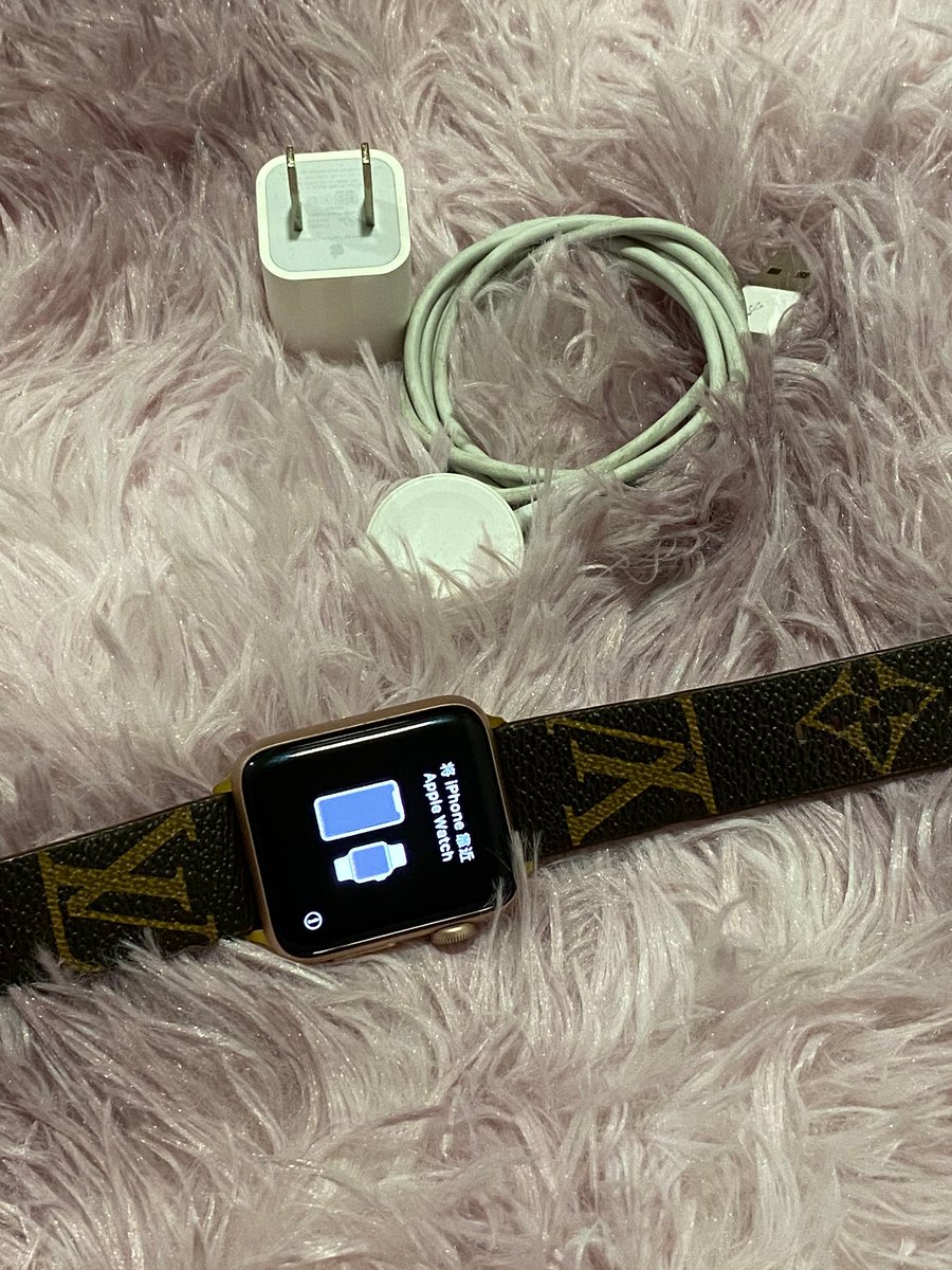 st_byphone's tweet photo. Apple watch s2 42 mm Gps TH
= 5,000.-
Apple watch s3 38 mm Gps สี rosegold
= 6,500.-
Ipad gen5 128 g ใส่ซิมได้ 
=9900.-
Ipad pro 12.9 64g สีทอง ใส่ซิมได้(gen2) (รองรับปากกา) 
ราคา 19,500.-
สนใจเดมมาเลยงับ
Line:@crs2803q(มี@) 
#ipadgen5 #ipadpro #Applewatch #ไอโฟนหลุดจำนำ #iPhone https://t.co/t2ZYdhxPr4