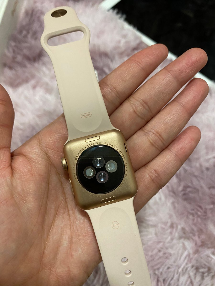 st_byphone's tweet photo. Apple watch s2 42 mm Gps TH
= 5,000.-
Apple watch s3 38 mm Gps สี rosegold
= 6,500.-
Ipad gen5 128 g ใส่ซิมได้ 
=9900.-
Ipad pro 12.9 64g สีทอง ใส่ซิมได้(gen2) (รองรับปากกา) 
ราคา 19,500.-
สนใจเดมมาเลยงับ
Line:@crs2803q(มี@) 
#ipadgen5 #ipadpro #Applewatch #ไอโฟนหลุดจำนำ #iPhone https://t.co/t2ZYdhxPr4