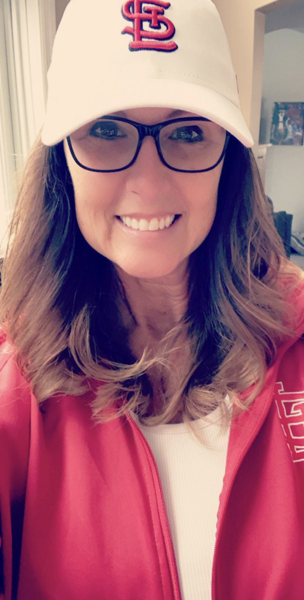 KaranEsch's tweet photo. Dressed like it was Game Day today. #FakeItTilYouMakeIt #IMissBaseball #virusesSuck #INeedSomeSunshineAndDayDrinking https://t.co/SquUGZ6u05