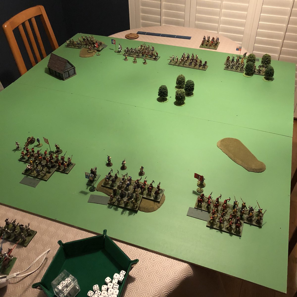 I’ve realised that for my  #hundredyearswar project, my usual sparse  #wargaming table-style will not do. This pic shows my usual style of bare green table - hardly fit for ‘that garden France’, so I’m also including a scenery revamp in my goals.