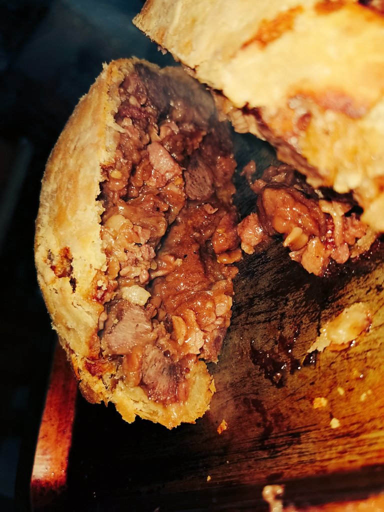 dav_browning's tweet photo. Liver & bacon steamed pudding tonight. Wow! #food #Plymouth #homecooking #stuffednow #oldskool #masonandcash #puddingbasin #steamcook #bosh #TRPudding https://t.co/PYYSwJErTc