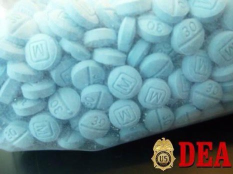 DYK @DEASANDIEGODiv has a team dedicated to investigating overdoses in #SanDiego that’s comprised of Investigators from #DEA, @SanDiegoPD, @FBISanDiego, @DHSgov, @SDDistAtty & Cal DHCS. They just received the @SDCAnews Excellence in Pursuit of Justice award for their vital work!