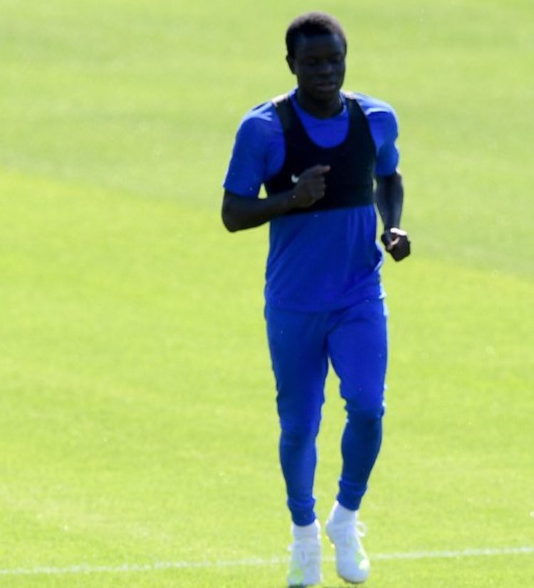 He has hair <a href="/nglkante/">N'Golo Kanté</a> 🧐